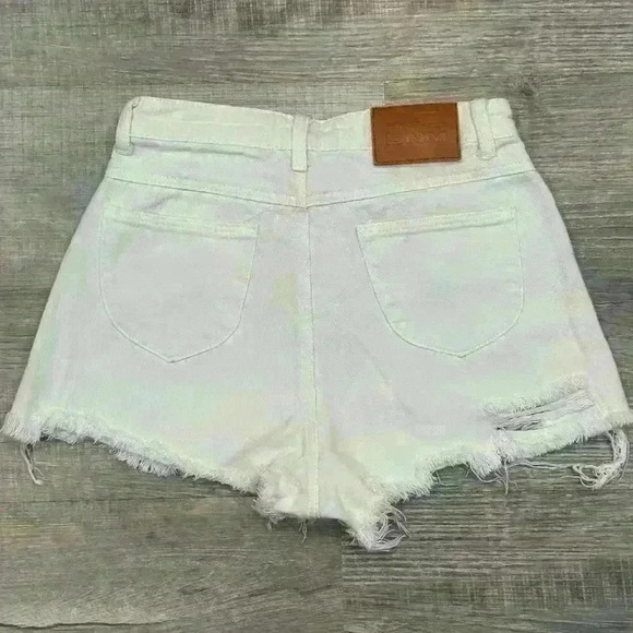 Princess Polly White Raw Hem Distressed Denim Shorty Shorts Sz 2 Boho Chic - Picture 6 of 13